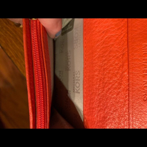 Authentic Michael Kors keychain wallet - Picture 5 of 6